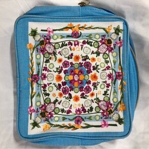 Estée Lauder zip up bag with nylon lining